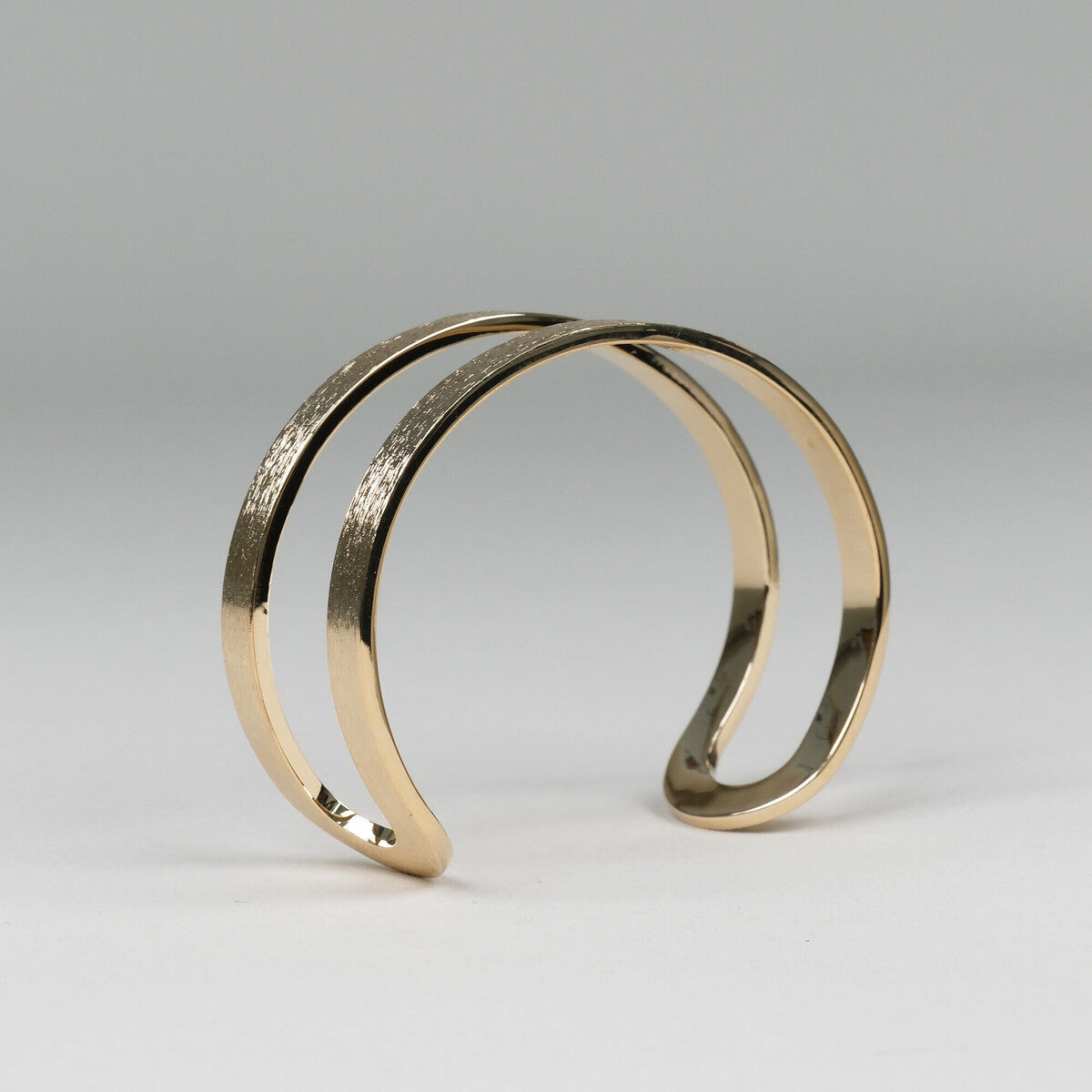 Loquet Rigid Gold Bracelet