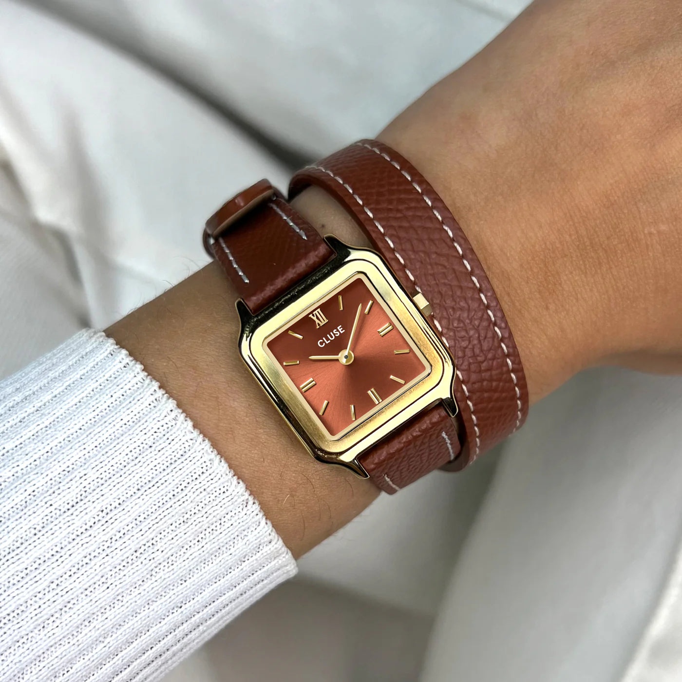 Gracieuse Petite Watch Double Leather, Nutshell, Gold