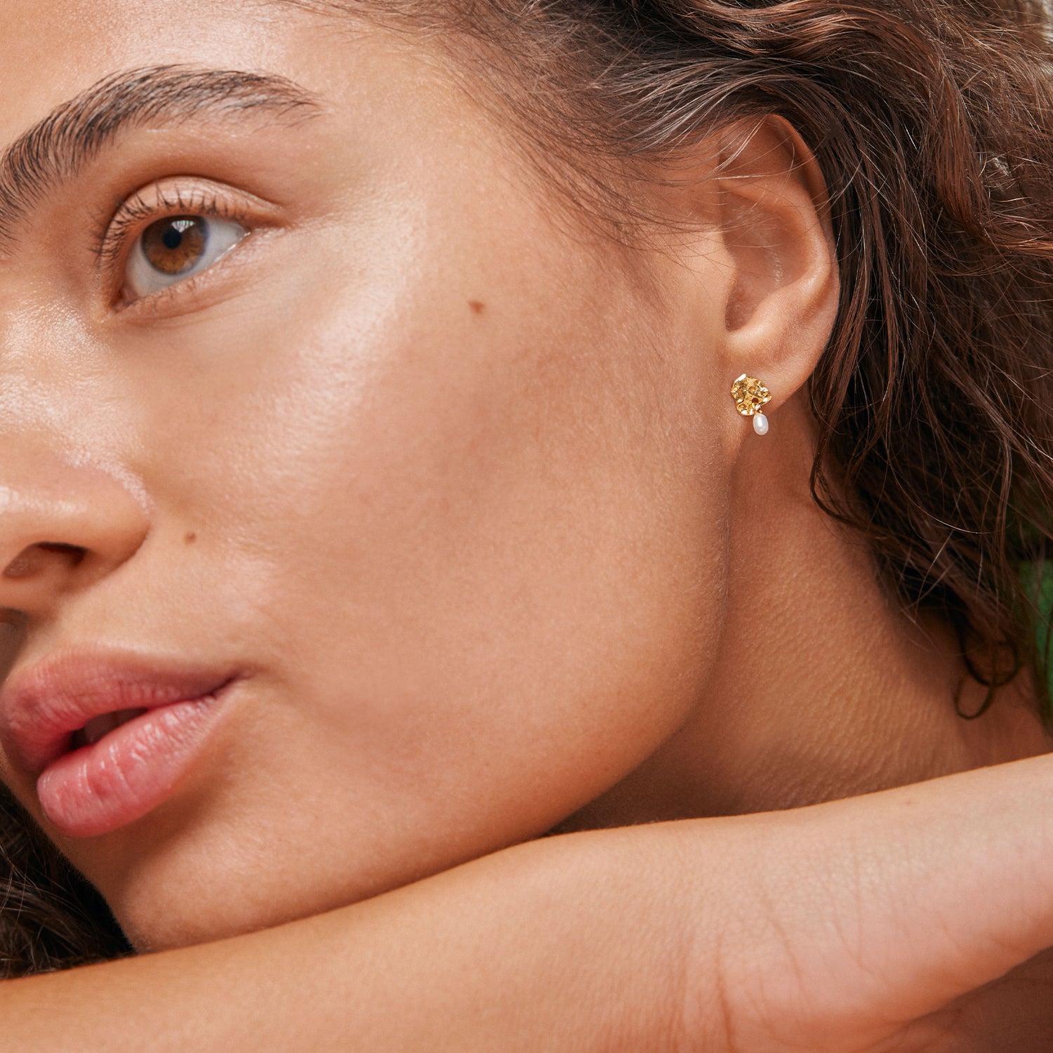Mio Pearl Stud Earrings