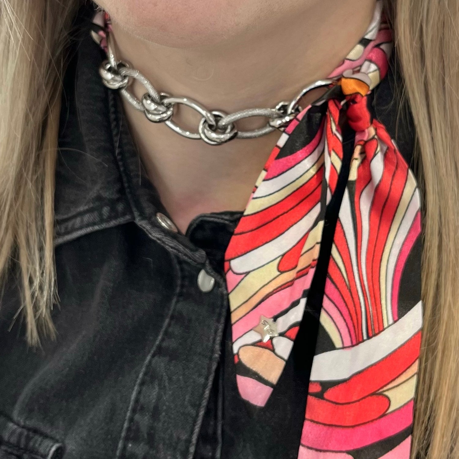 La Dolce Vita Ribbon with chain (Pink Pattern with Silver chain)
