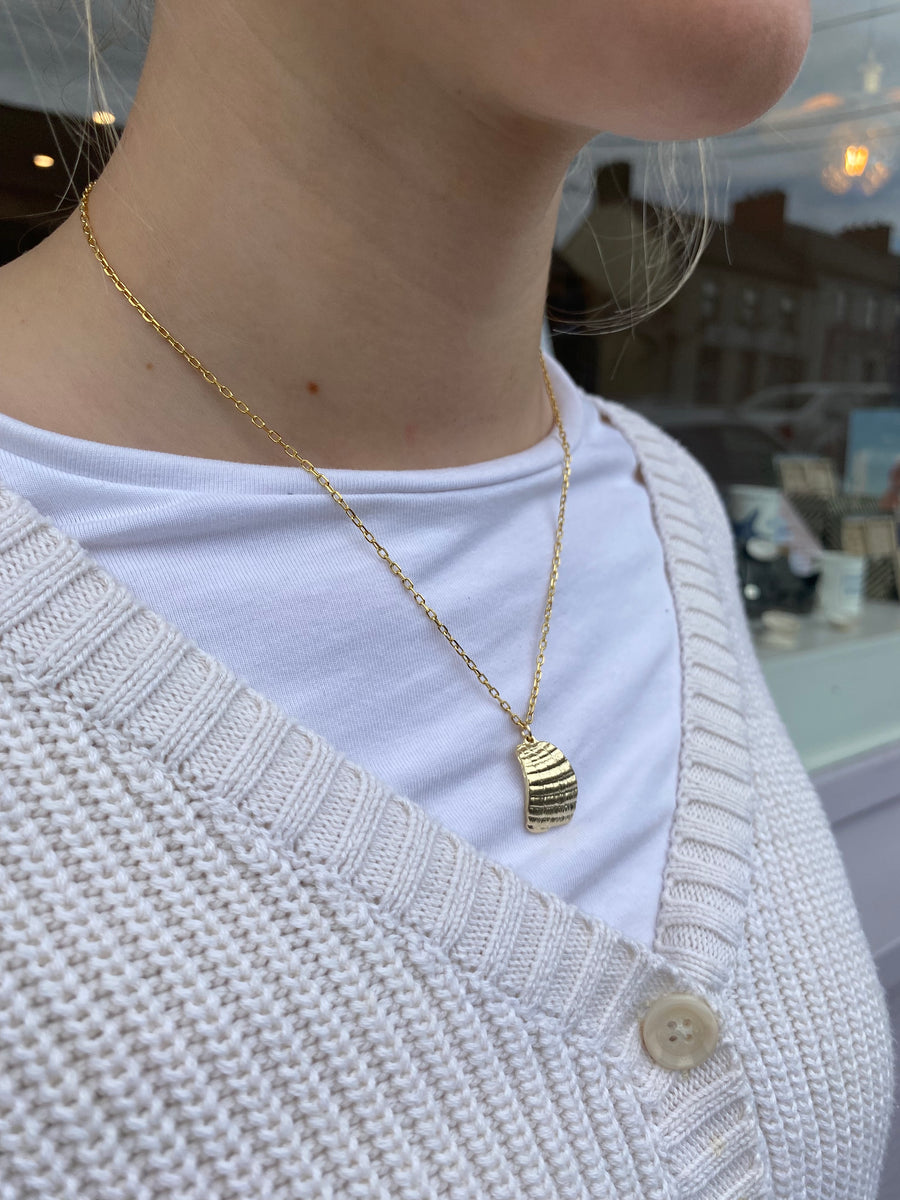 Shell 9ct Gold Necklace