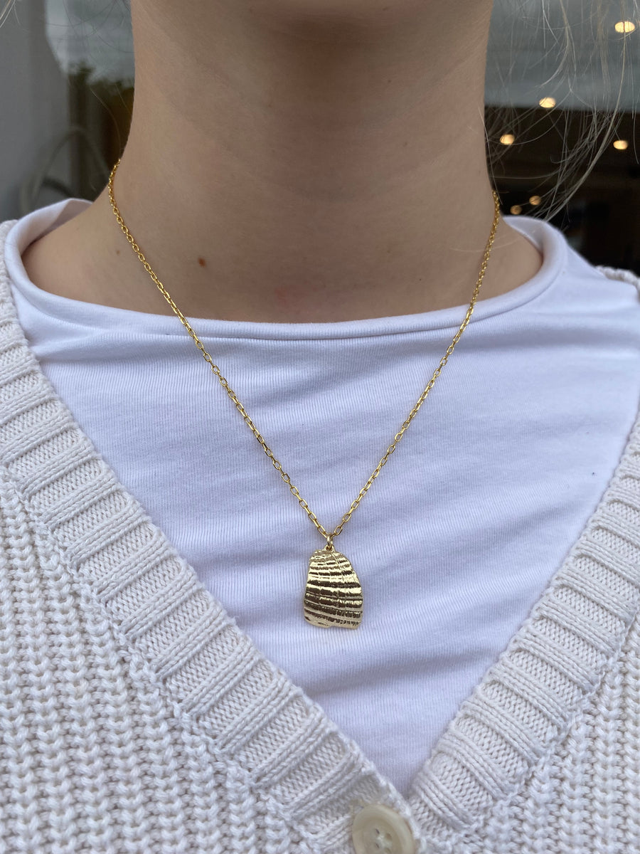 Shell 9ct Gold Necklace