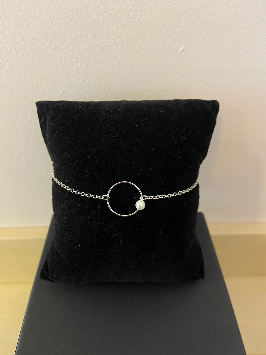 Circle with Pearl Sterling Silver Bracelet