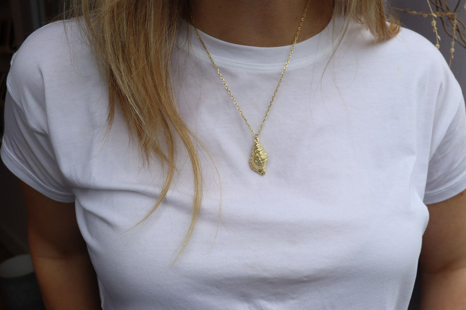 Small Conch Shell 9ct Gold Necklace