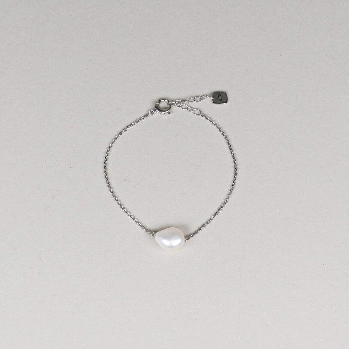 Solitaire Pearl Bracelet