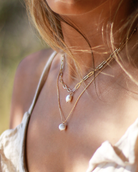 freshwater pearl delicate necklace. 24k gold plated